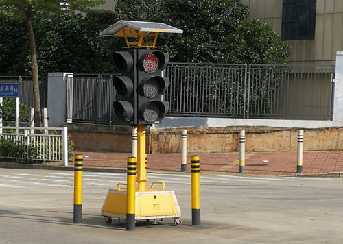 portable solar traffic light