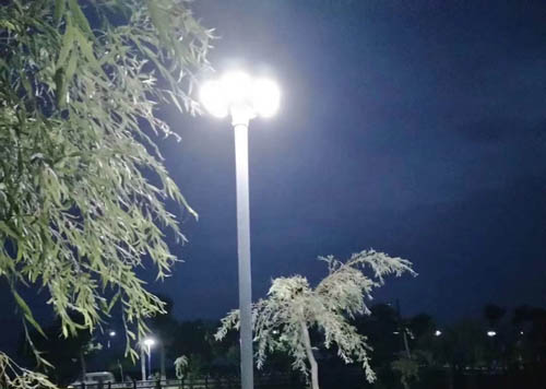 Lampadaire solaire UFO 3000 lumens